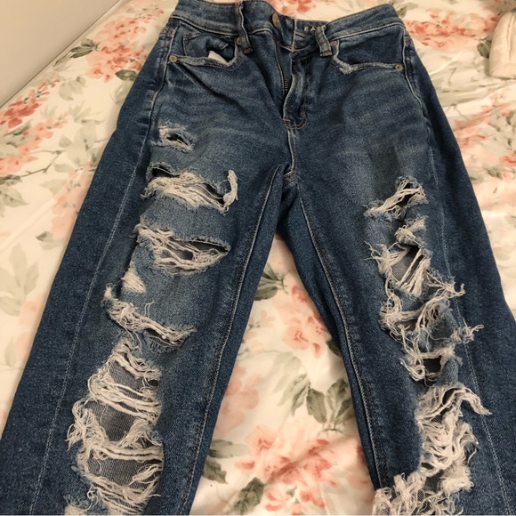 Women’s American Eagle Jeans - Picture 2 of 3